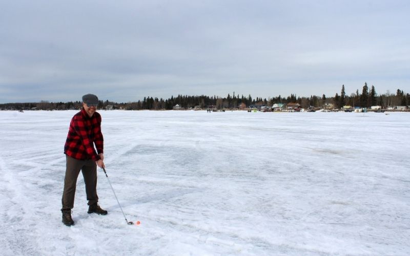 鸽子湖冰上高尔夫球锦标赛:阿尔伯塔省最独特的冬季活动